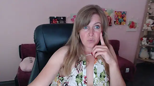 Snapshot of Hot_Milady chatting on June 18, 7:41 am Hot Milady online show from June 18, 7:41 am