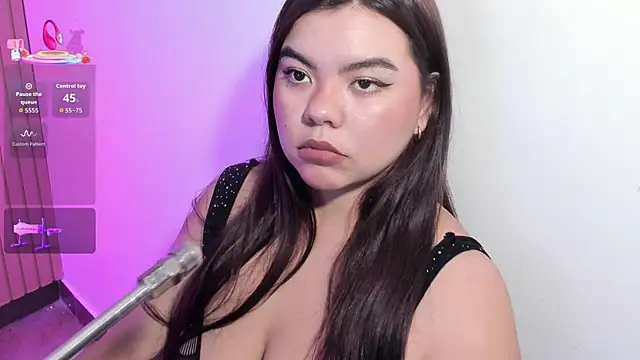 Snapshot of klhoe_boobs chatting on July 10, 7:49 pm klhoe boobs online show from July 10, 7:49 pm