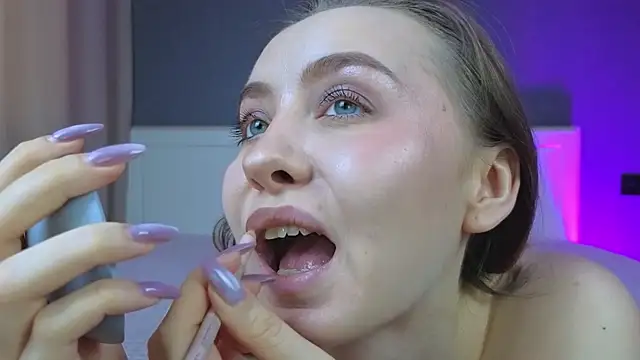 Snapshot of Your_Auggie chatting on November 29, 9:01 am Your Auggie online show from November 29, 9:01 am