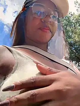 Snapshot of tiana_nave chatting on October 12, 4:17 pm tiana nave online show from October 12, 4:17 pm