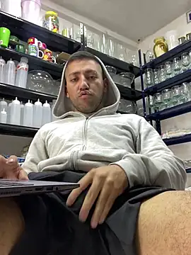 JuanZapata33 online show from February 5, 6:15 pm