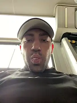 JuanZapata33 online show from March 8, 6:37 pm