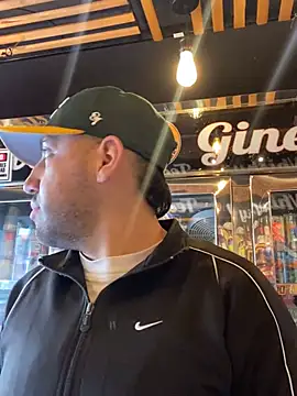 JuanZapata33 online show from March 16, 9:16 pm