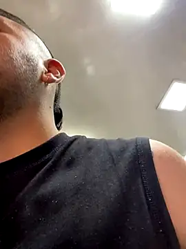 JuanZapata33 online show from September 13, 9:47 pm