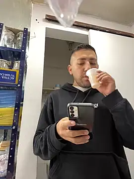 JuanZapata33 online show from October 1, 6:25 pm