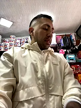 JuanZapata33 online show from October 12, 7:13 pm