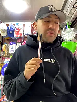 JuanZapata33 online show from November 26, 9:16 pm