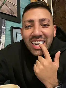 JuanZapata33 online show from February 18, 11:44 pm