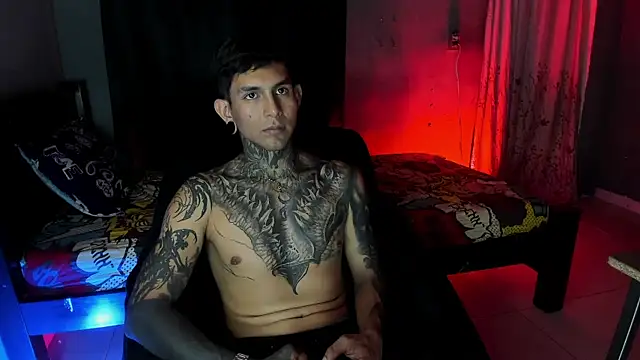 Travistanner 28 online show from June 14, 1:03 am