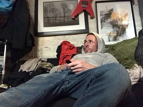 Snapshot of Gman143187 chatting on December 19, 4:24 pm Gman143187 online show from December 19, 4:24 pm