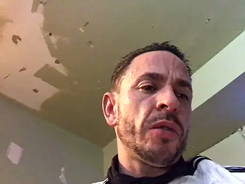 Snapshot of Gman143187 chatting on December 23, 12:19 pm Gman143187 online show from December 23, 12:19 pm