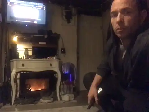 Snapshot of Gman143187 chatting on December 31, 1:15 am Gman143187 online show from December 31, 1:15 am