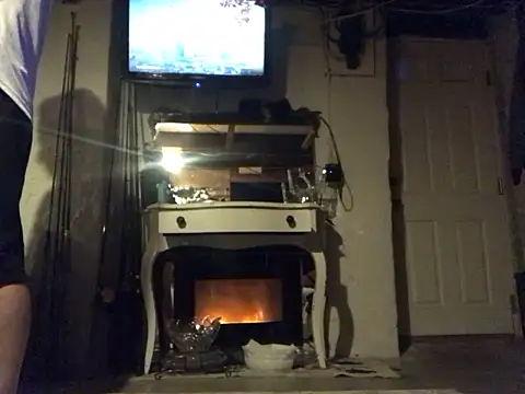 Snapshot of Gman143187 chatting on January 3, 6:01 am Gman143187 online show from January 3, 6:01 am