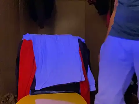 Snapshot of Gman143187 chatting on June 7, 4:27 am Gman143187 online show from June 7, 4:27 am
