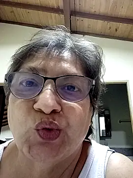 Snapshot of florecita69 chatting on March 21, 2:07 am florecita69 online show from March 21, 2:07 am