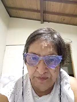 Snapshot of florecita69 chatting on October 4, 3:04 am florecita69 online show from October 4, 3:04 am