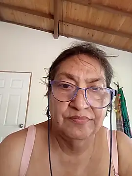 Snapshot of florecita69 chatting on October 24, 2:35 pm florecita69 online show from October 24, 2:35 pm