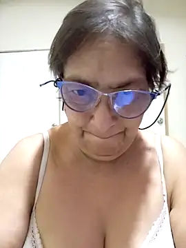 Snapshot of florecita69 chatting on October 25, 11:43 pm florecita69 online show from October 25, 11:43 pm