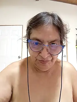 Snapshot of florecita69 chatting on October 27, 2:21 pm florecita69 online show from October 27, 2:21 pm