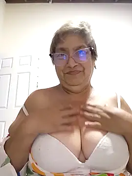 florecita69 online show from May 6, 9:20 pm