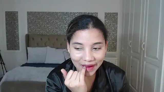 Mayaa ross online show from November 30, 7:40 pm