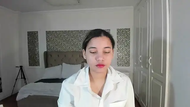 Mayaa ross online show from December 1, 2:11 pm