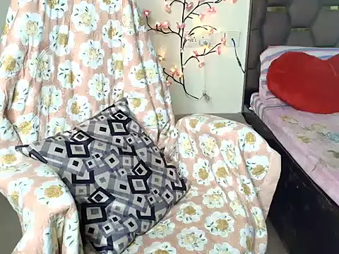 Snapshot of CUTE_princess_143 chatting on May 13, 12:57 pm CUTE princess 143 online show from May 13, 12:57 pm