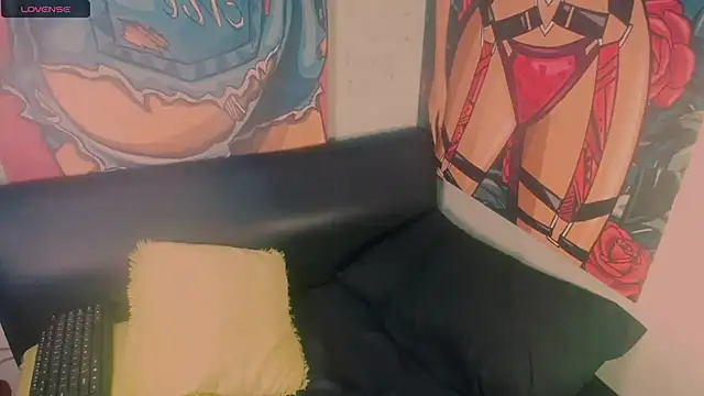 Snapshot of Littleindianmilf chatting on December 2, 10:20 am Littleindianmilf online show from December 2, 10:20 am