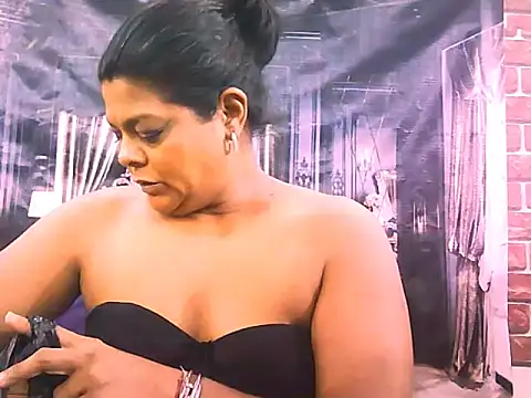 Snapshot of indianCherryPie chatting on December 14, 6:23 pm indianCherryPie online show from December 14, 6:23 pm