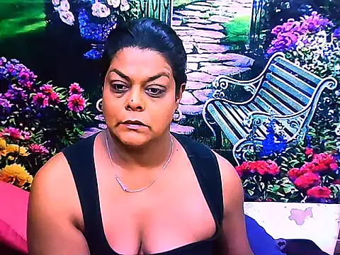 indianCherryPie online show from April 26, 8:23 am