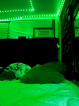 Snapshot of christphor chatting on December 11, 4:07 am christphor online show from December 11, 4:07 am