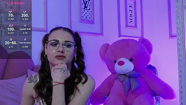 Abby  White online show from February 8, 11:13 pm