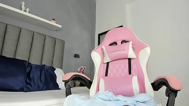 angelica dymond online show from January 20, 10:15 pm