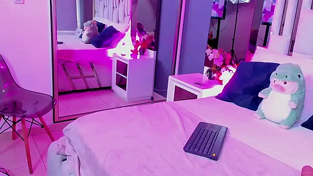 Snapshot of Kitty_Eliffe chatting on February 27, 7:26 pm Kitty Eliffe online show from February 27, 7:26 pm