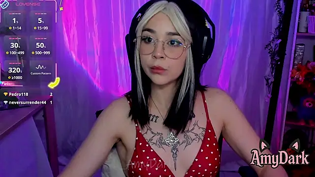 Snapshot of _AmyDark chatting on October 23, 2:33 am AmyDark online show from October 23, 2:33 am