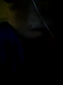 Snapshot of Leocesar37 chatting on May 4, 1:18 pm Leocesar37 online show from May 4, 1:18 pm