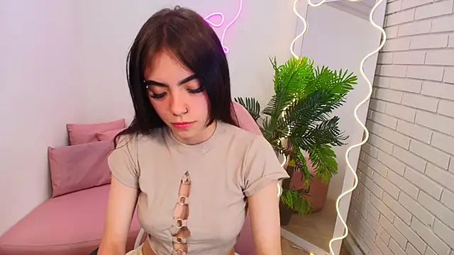 Snapshot of Roxanne_tay chatting on December 11, 6:36 am Roxanne tay online show from December 11, 6:36 am