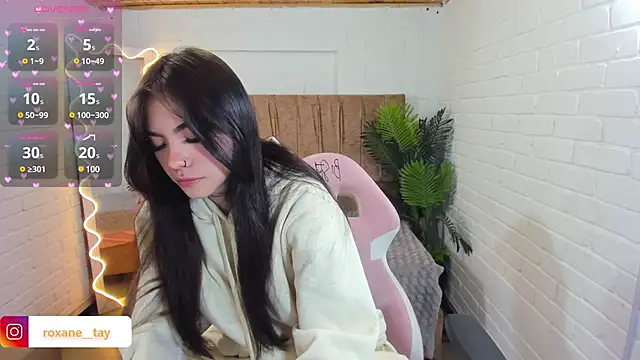 Snapshot of Roxanne_tay chatting on December 30, 7:53 pm Roxanne tay online show from December 30, 7:53 pm