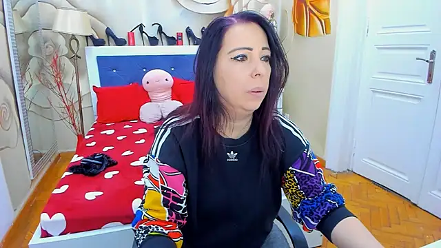 Snapshot of LauraSin chatting on February 8, 4:25 am LauraSin online show from February 8, 4:25 am