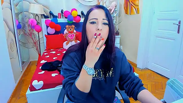 Snapshot of LauraSin chatting on February 10, 4:19 am LauraSin online show from February 10, 4:19 am