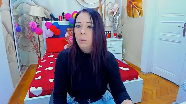 Snapshot of LauraSin chatting on February 11, 4:22 am LauraSin online show from February 11, 4:22 am