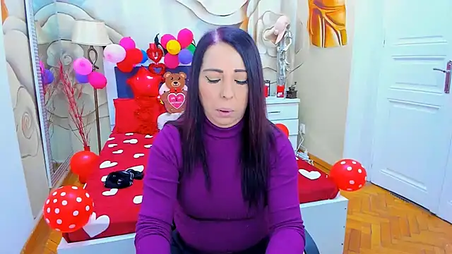 Snapshot of LauraSin chatting on February 13, 4:22 am LauraSin online show from February 13, 4:22 am