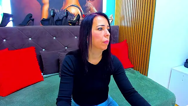 LauraSin online show from May 13, 3:26 am