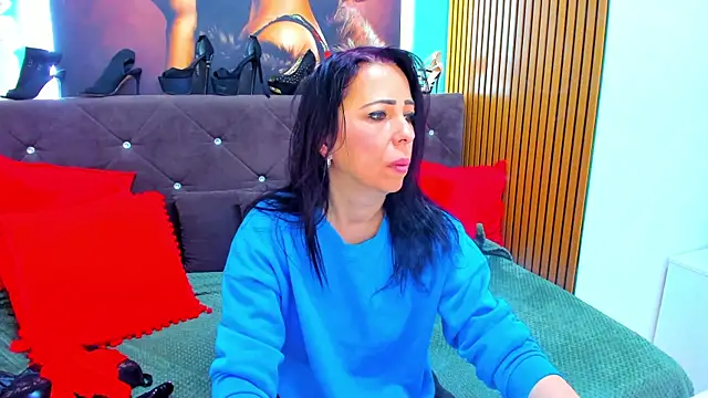 LauraSin online show from May 16, 3:36 am