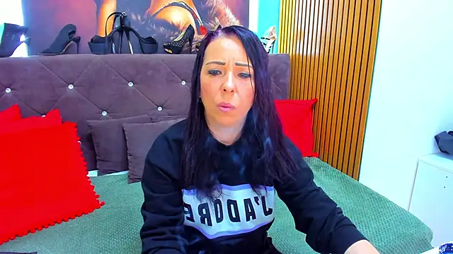 LauraSin online show from May 20, 6:03 pm