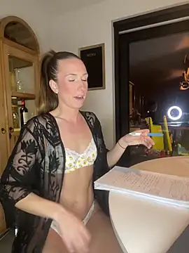 Snapshot of lola_tentatiion chatting on March 2, 8:29 pm lola tentatiion online show from March 2, 8:29 pm