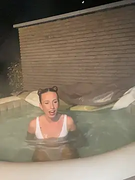 Snapshot of lola_tentatiion chatting on March 3, 8:32 pm lola tentatiion online show from March 3, 8:32 pm