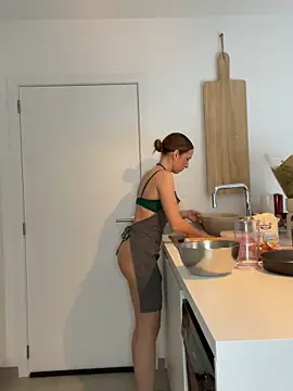 Snapshot of lola_tentatiion chatting on March 4, 9:18 am lola tentatiion online show from March 4, 9:18 am