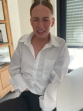 Snapshot of lola_tentatiion chatting on March 4, 1:38 pm lola tentatiion online show from March 4, 1:38 pm