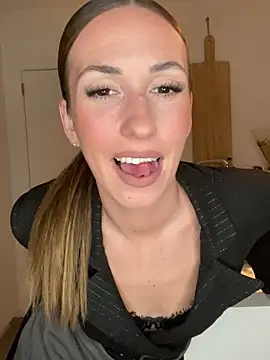 lola tentatiion online show from March 9, 8:42 pm